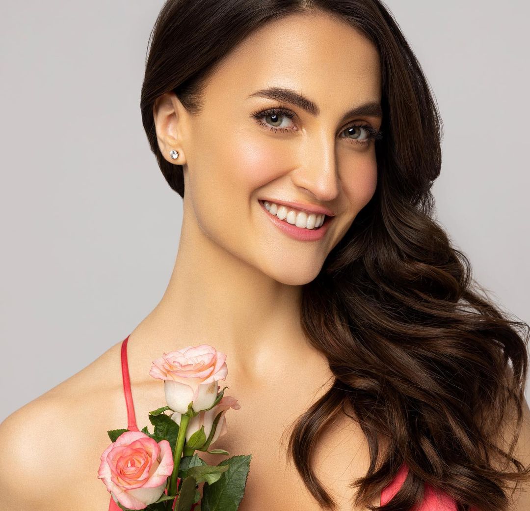 HINDI ACTRESS ELLI AVRRAM IMAGES IN RED TOP 6
